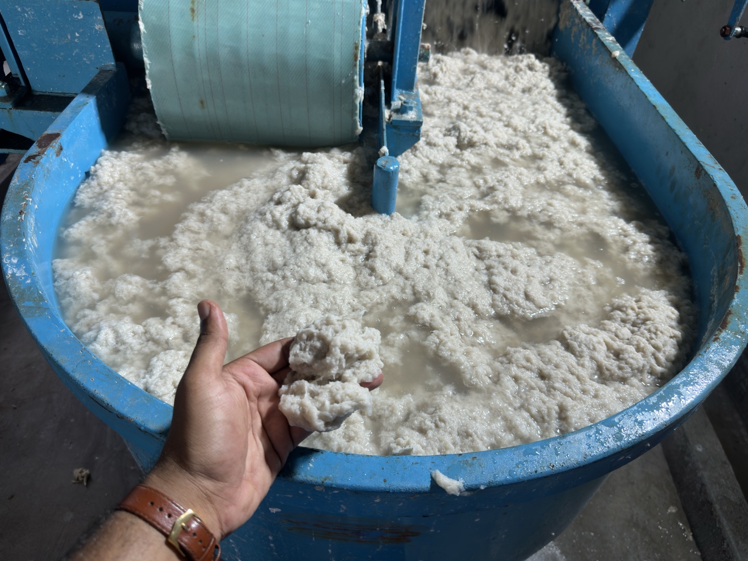 Pulp under agitation in the vat